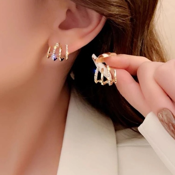 Golden Rhinestone Claw Earring - Picture 1 of 6